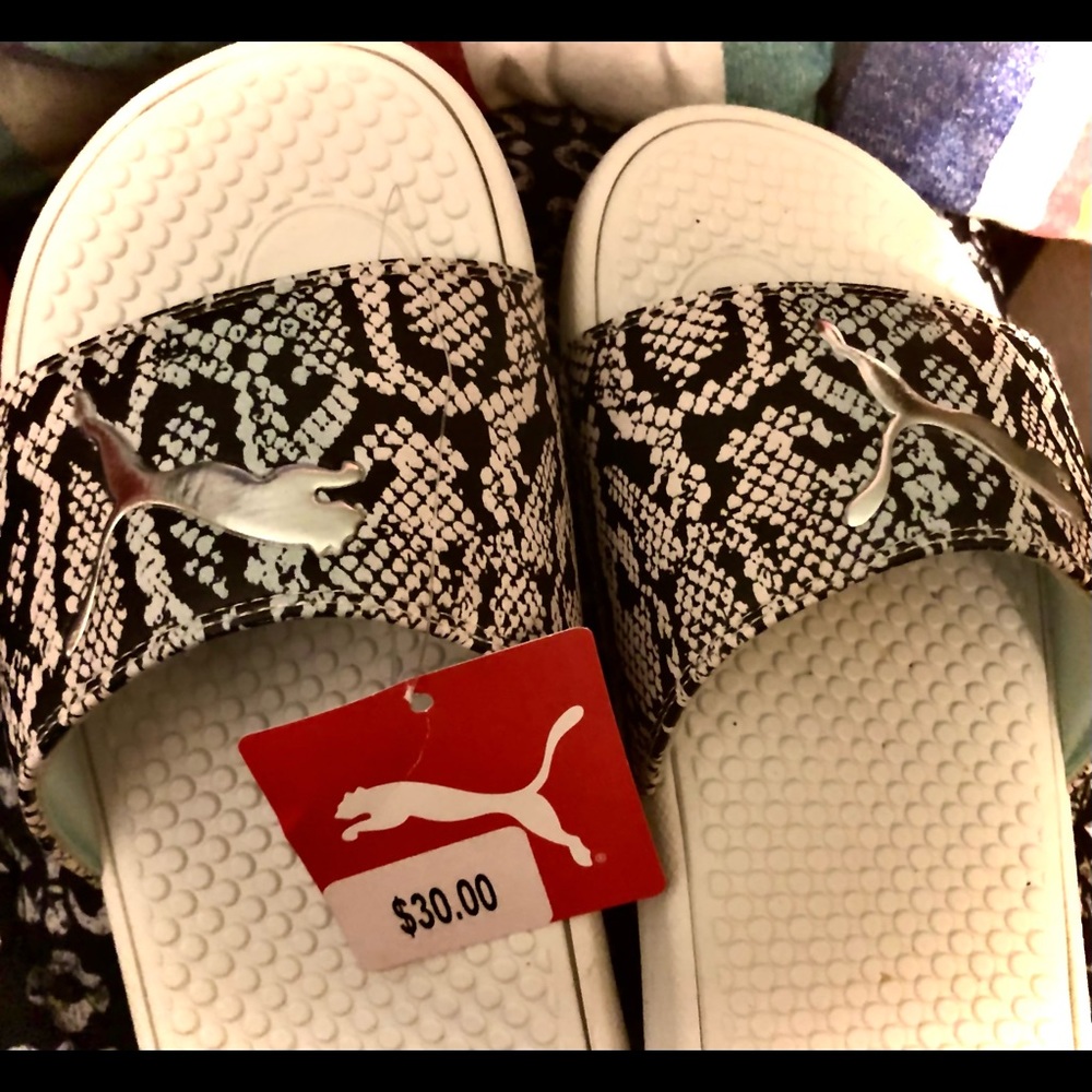 Woman’s puma snakeskins sandals